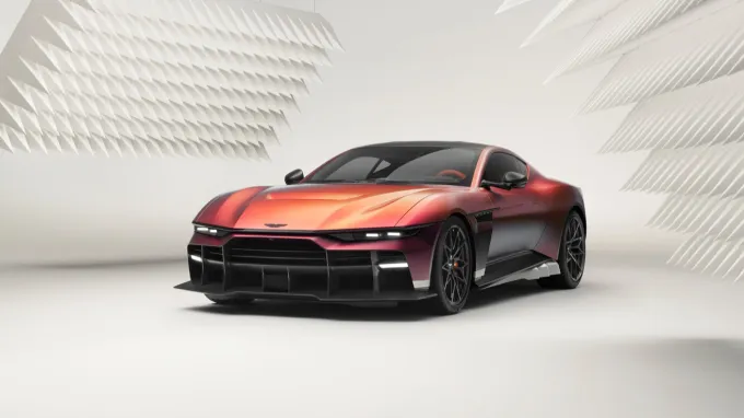 Aston Martin Valen : 3/4 avant