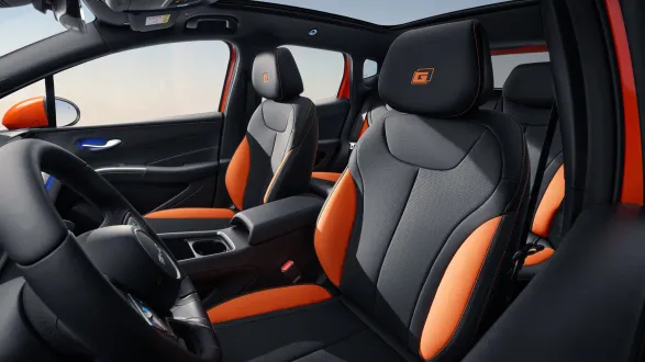BYD Dolphin G DM-i 2026 : sièges avant