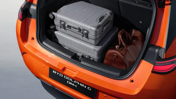 BYD Dolphin G DM-i 2026 : coffre avec bagages