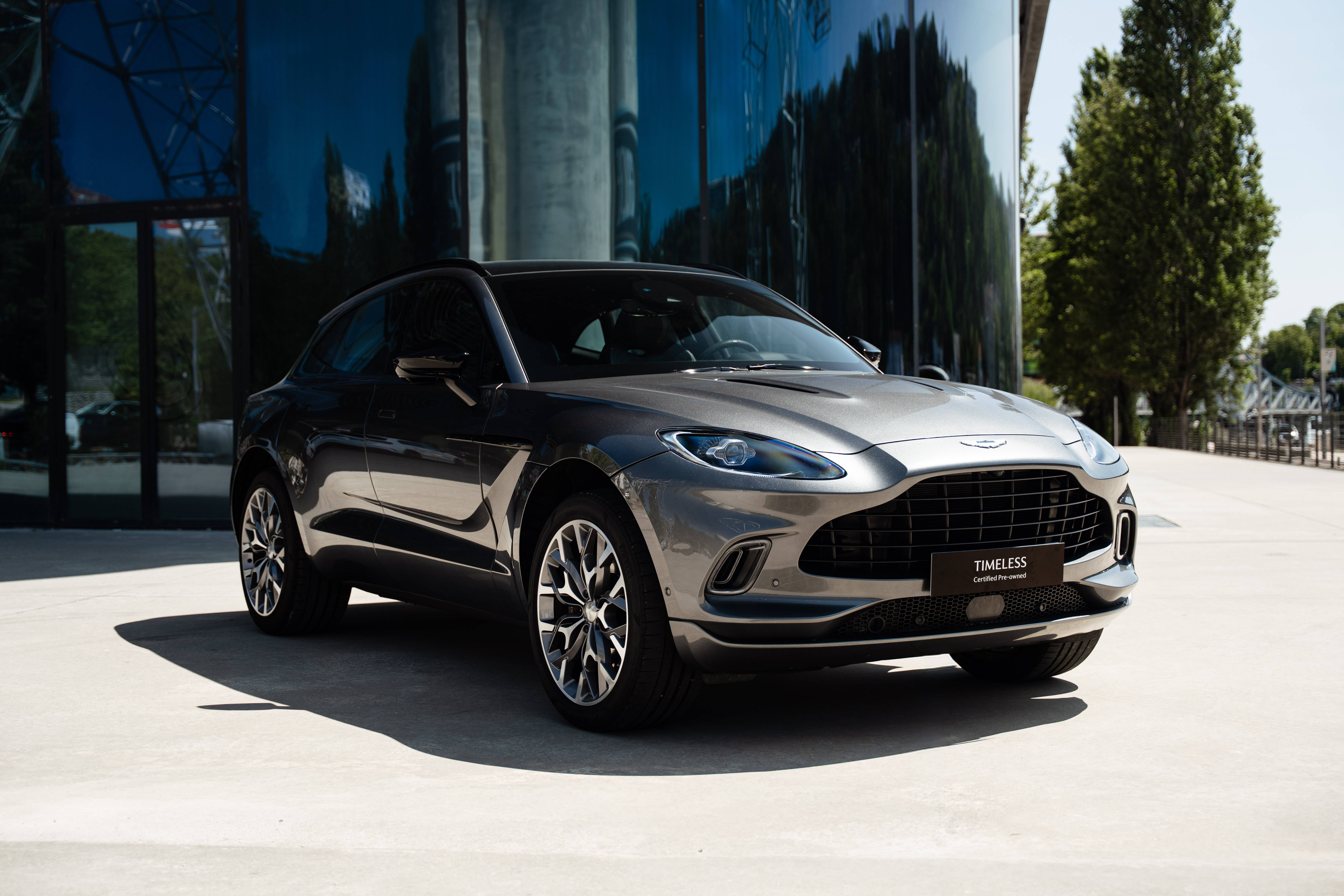DBX DBX 4.0 Biturbo V8 &mdash; 1