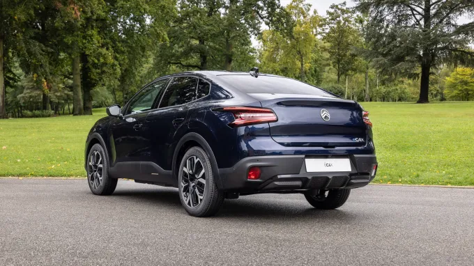 Citroën C4X 2025 : trois quarts arrière gauche statique
