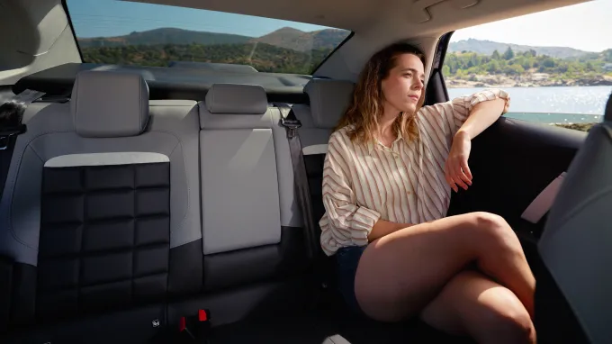 Citroën C4X 2025 : sièges arrière avec modèle