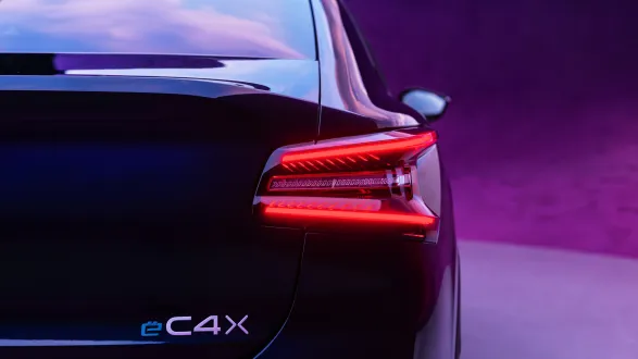 Citroën C4X 2025 : détail feu arrière