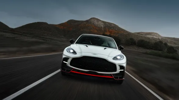 Aston Martin DBX S : face avant