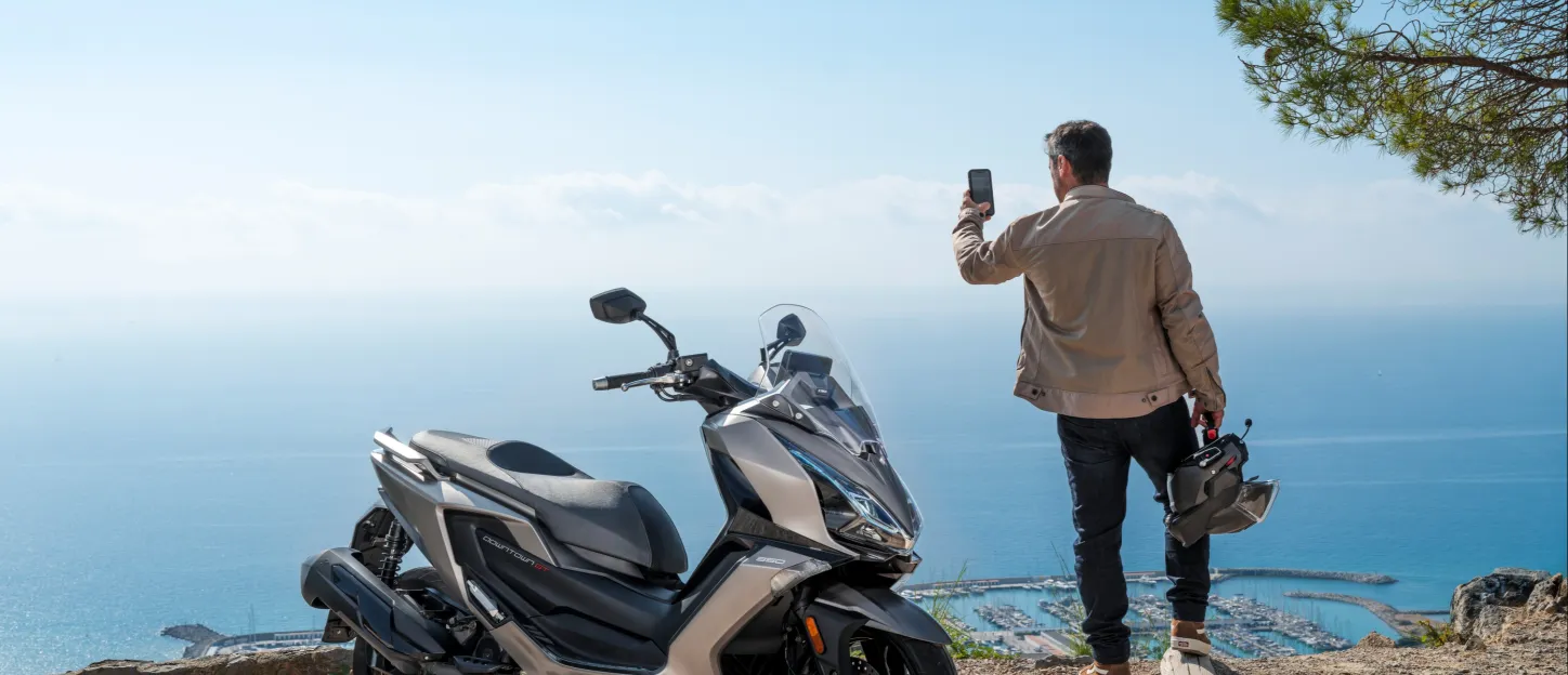 Kymco Downtown GT 350 : 3/4 avant
