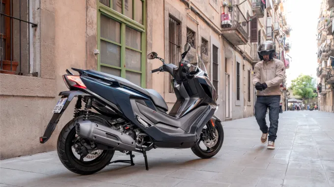 Kymco Downtown GT 125 : 3/4 arrière