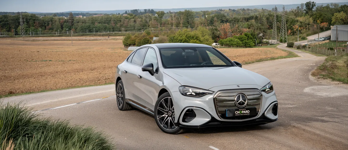 Mercedes Classe C électrique : 3/4 avant long des champs