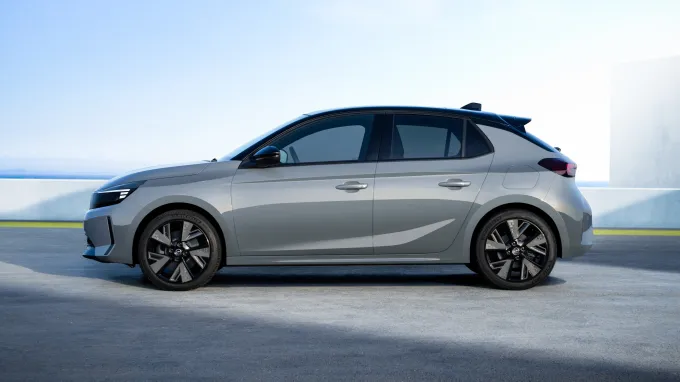 Opel Corsa 2023 : profil gauche statique