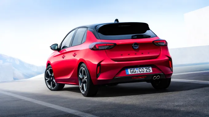 Opel Corsa 2023 : trois quarts arrière gauche statique
