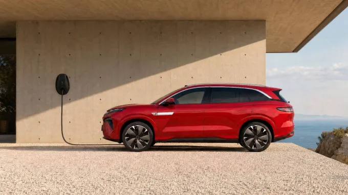 BYD Atto 8 : En recharge