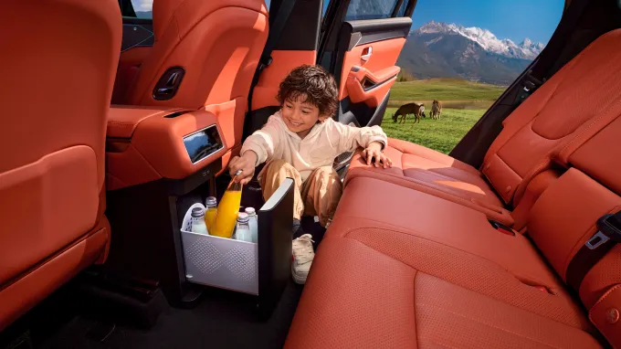 BYD Atto 8 : Deuxième rangée siège