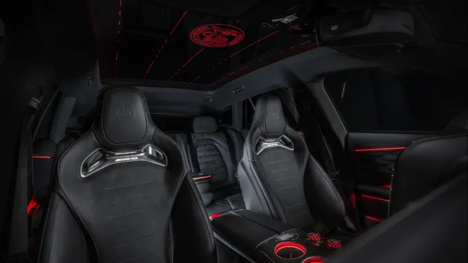 Mercedes-AMG GT SUV : habitacle avec toit panoramique