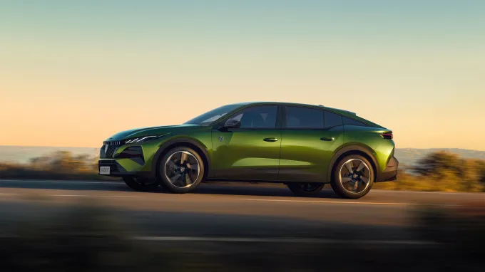 Peugeot 408 : Profil