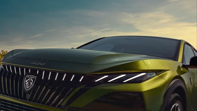 Peugeot 408 : Signature lumineuse avant