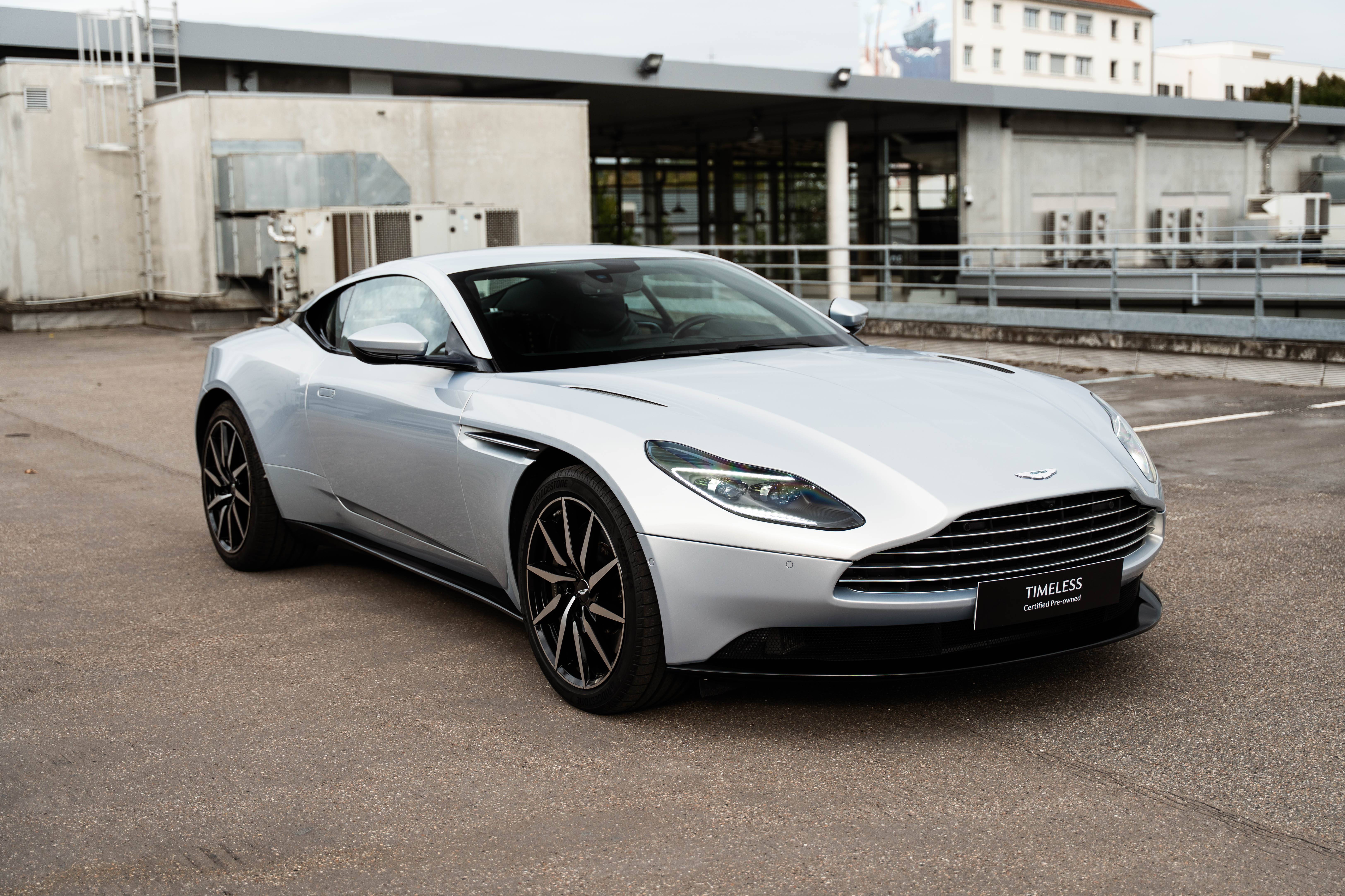 DB11 VOLANTE DB11 Coup&eacute; 4.0 Biturbo V8 &mdash; 1