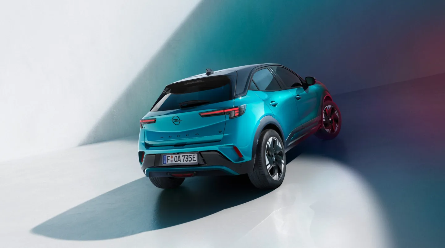 Opel Mokka 2025 : trois quarts arrière droit statique