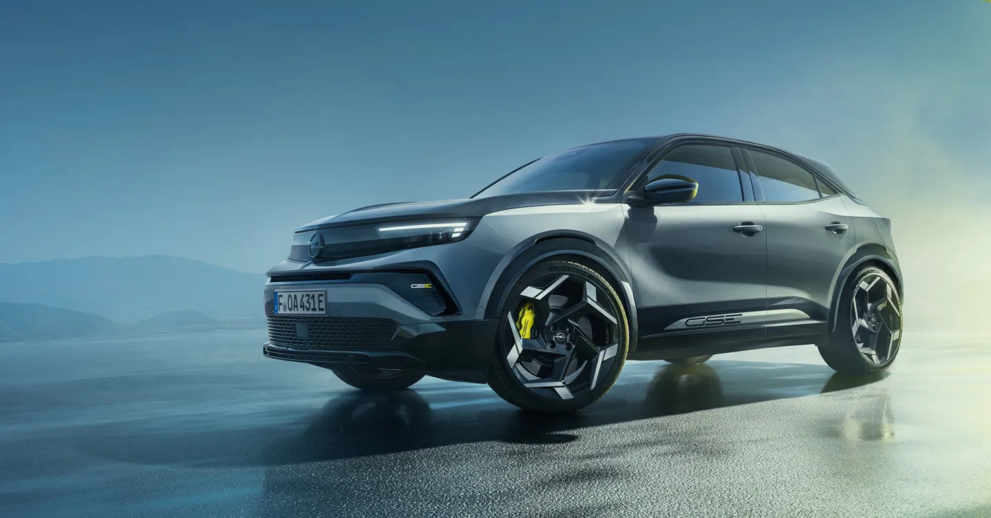 Opel Mokka GSe 2025 : trois quarts avant gauche statique