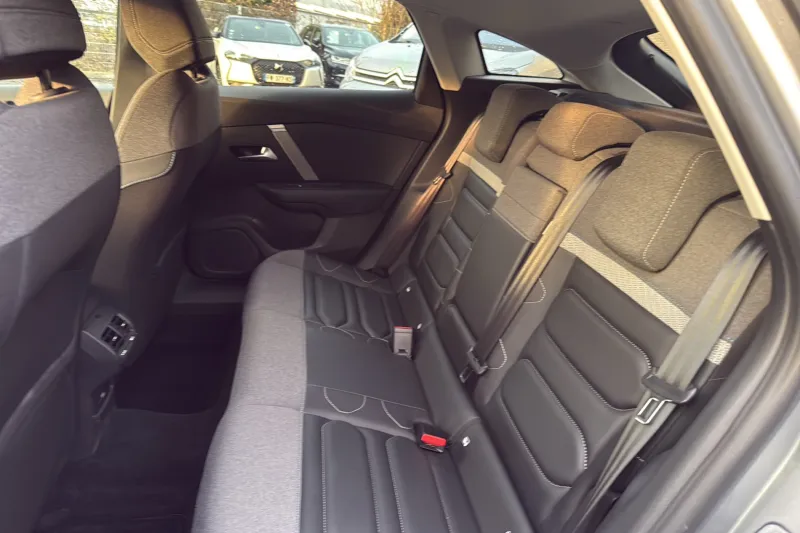 Image secondaire du véhicule 9