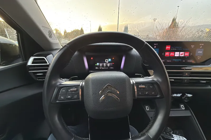 Image secondaire du véhicule 12