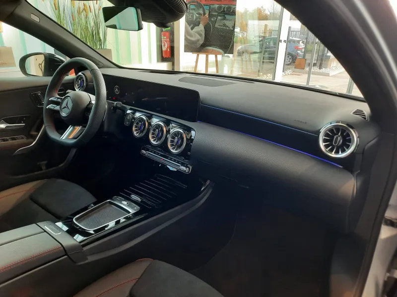 Image secondaire du véhicule 10