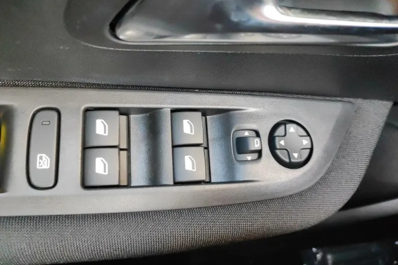 Image secondaire du véhicule 23