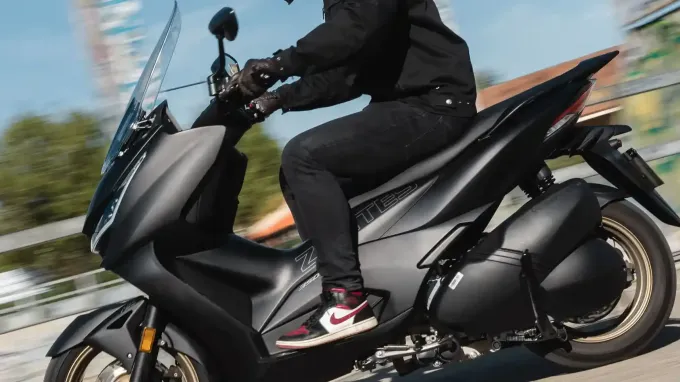 Zontes 368 D : Avec pilote