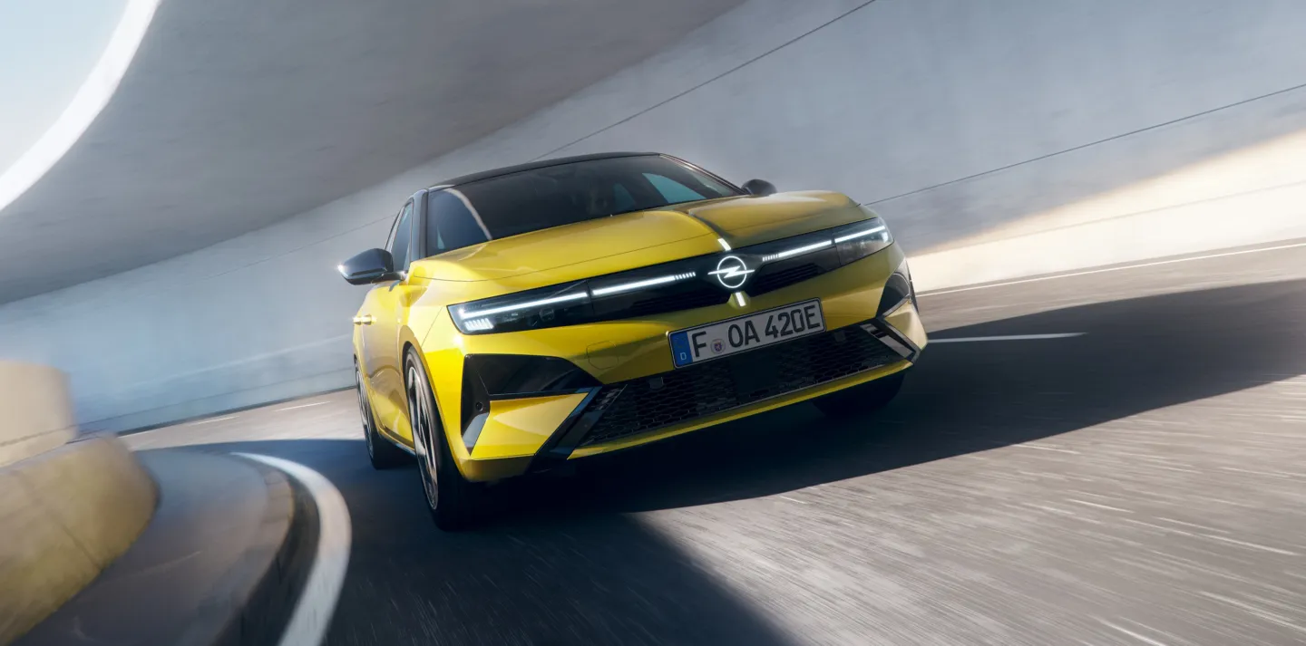 Opel Astra 2026 : face avant sur route