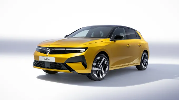 Opel Astra 2026 : trois quarts avant gauche statique