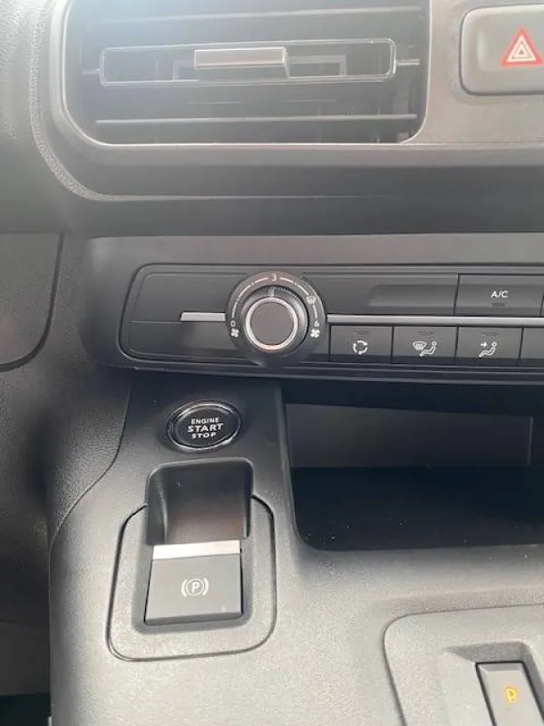 Image secondaire du véhicule 14