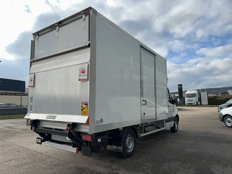 Image secondaire du véhicule 4