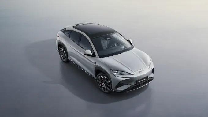 BYD Sealion 7 2024 : trois quarts avant droit plongeant statique