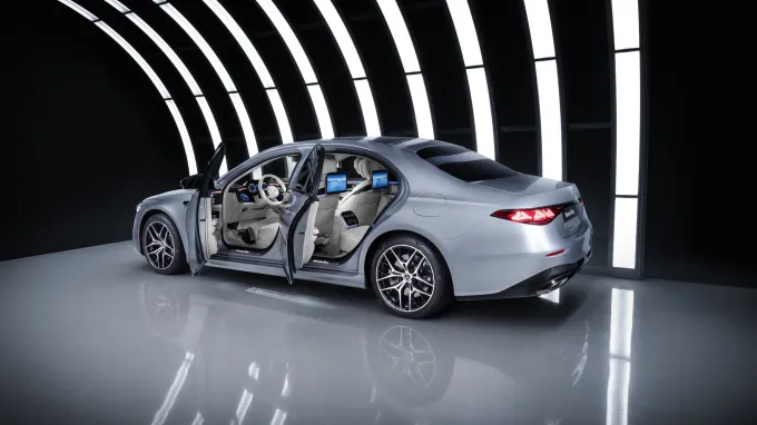 Mercedes Classe S : Portières ouvertes