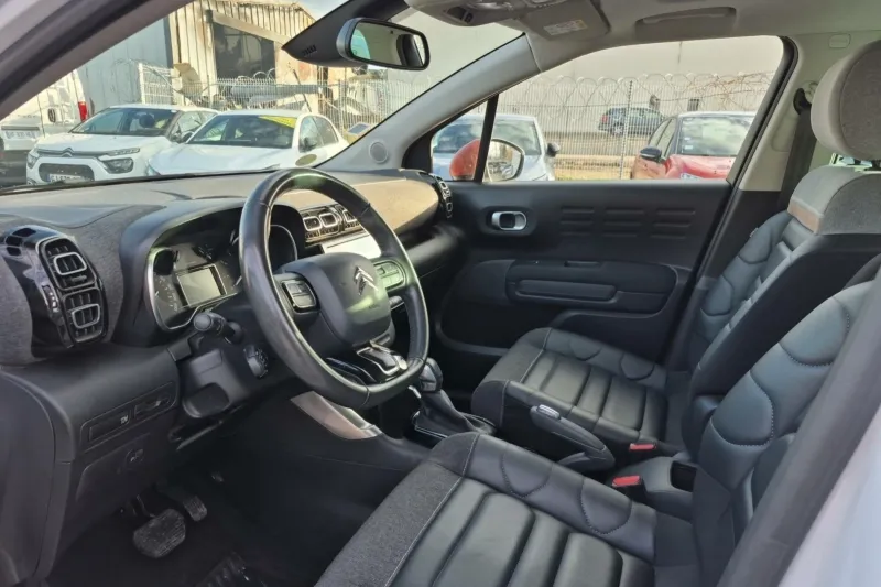 Image secondaire du véhicule 11