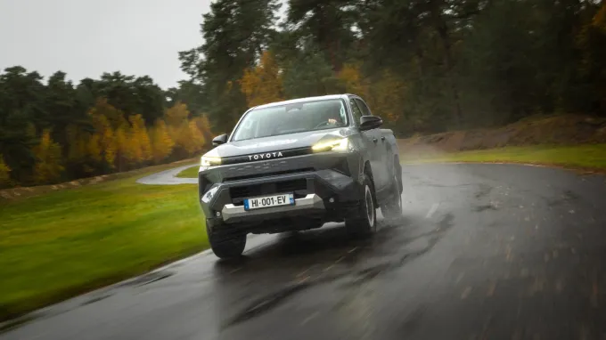 Toyota Hilux : Virage