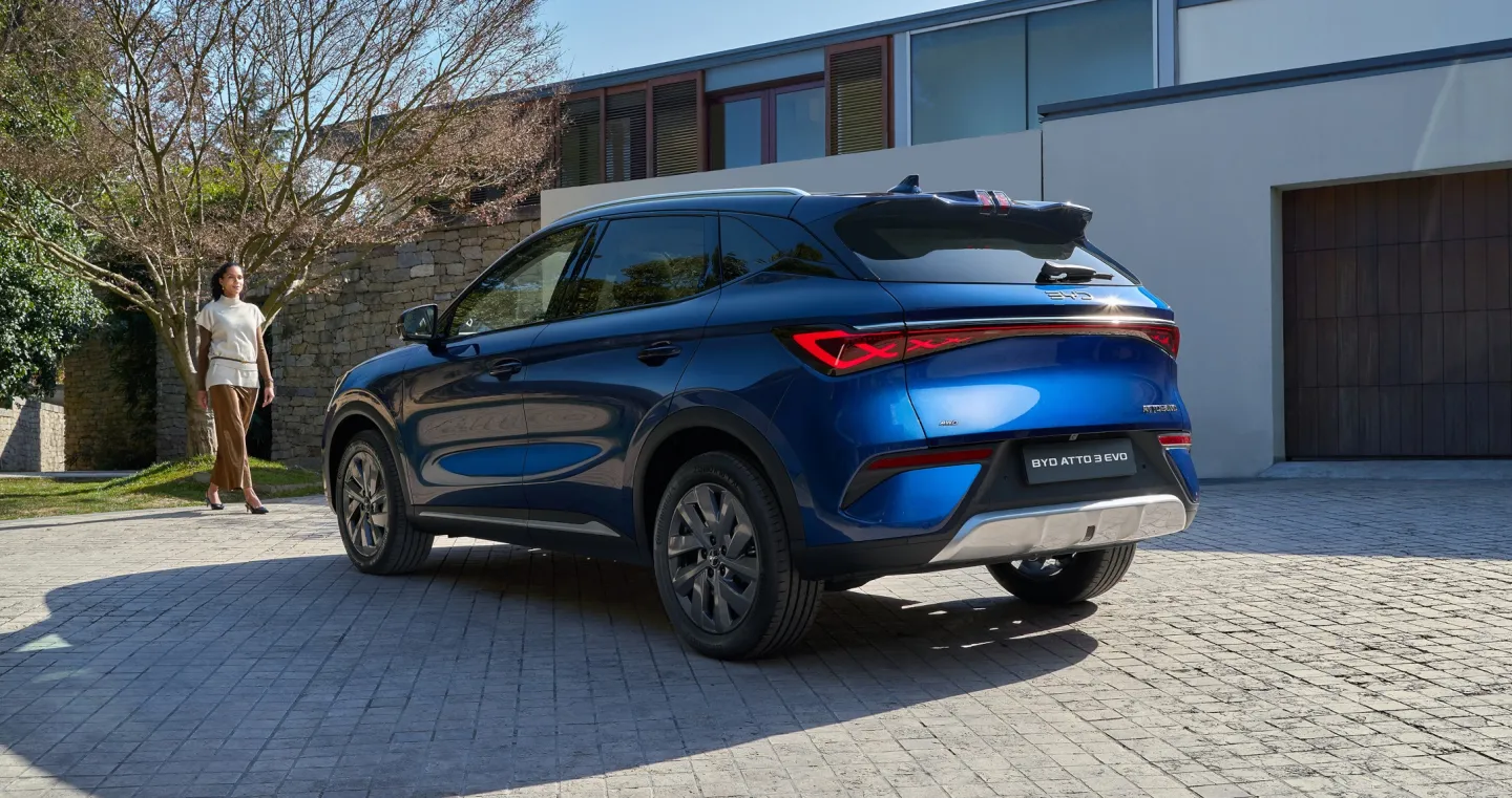 BYD Atto 3 Evo 2026 : trois quarts arrière gauche statique