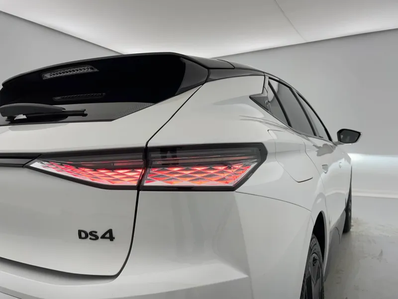 Image secondaire du véhicule 32