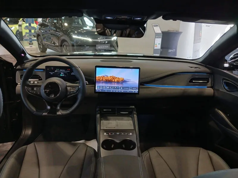 Image secondaire du véhicule 14