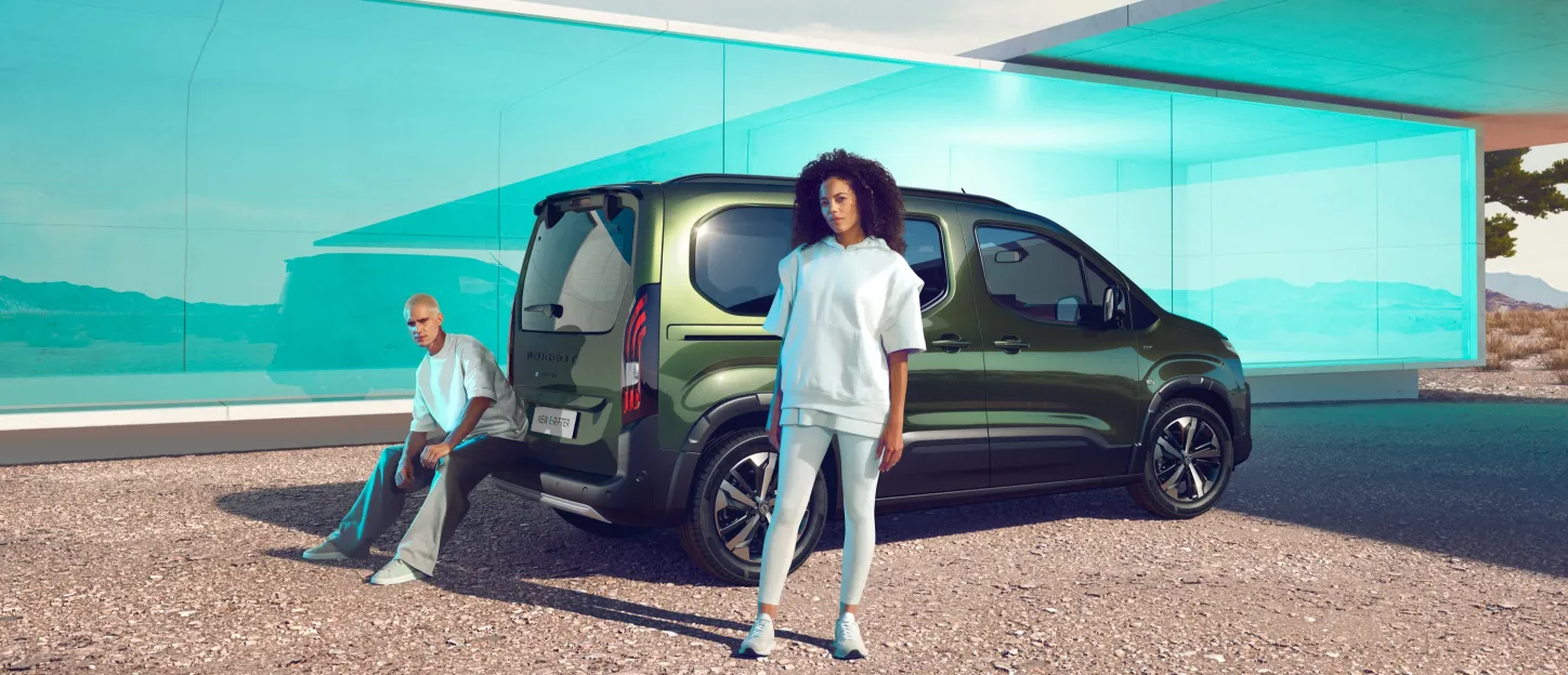 Peugeot Rifter : 3/4 arrière avec mannequins