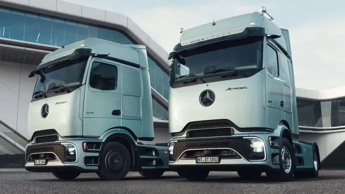Mercedes Actros : Face avant en duo