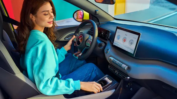 BYD Dolphin Surf 2025 : recharge smartphone par induction