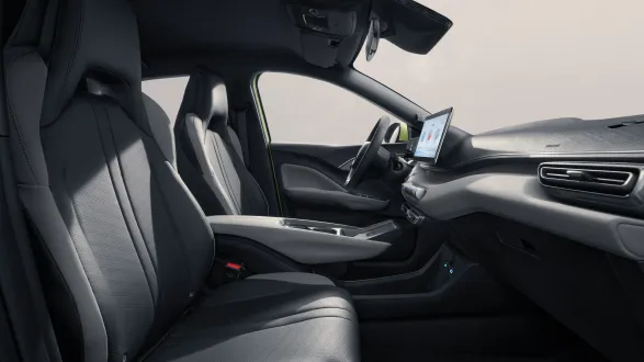 BYD Dolphin Surf 2025 : intérieur vu du siège passager avant