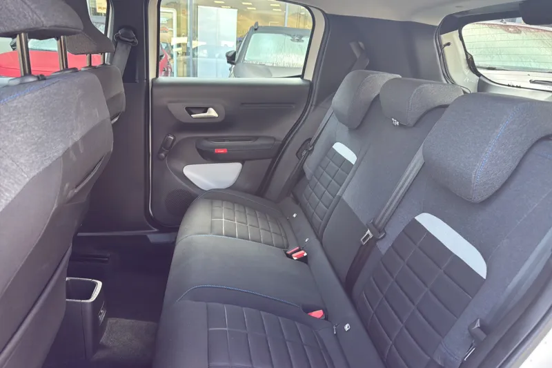 Image secondaire du véhicule 12