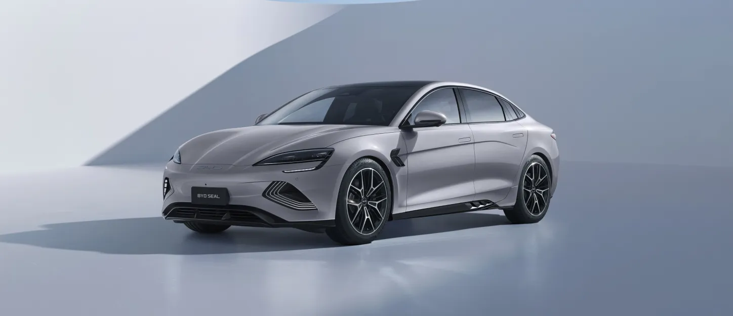 BYD Seal 2026 : trois quarts avant gauche statique