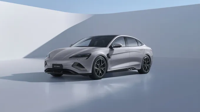 BYD Seal 2026 : trois quarts avant gauche statique