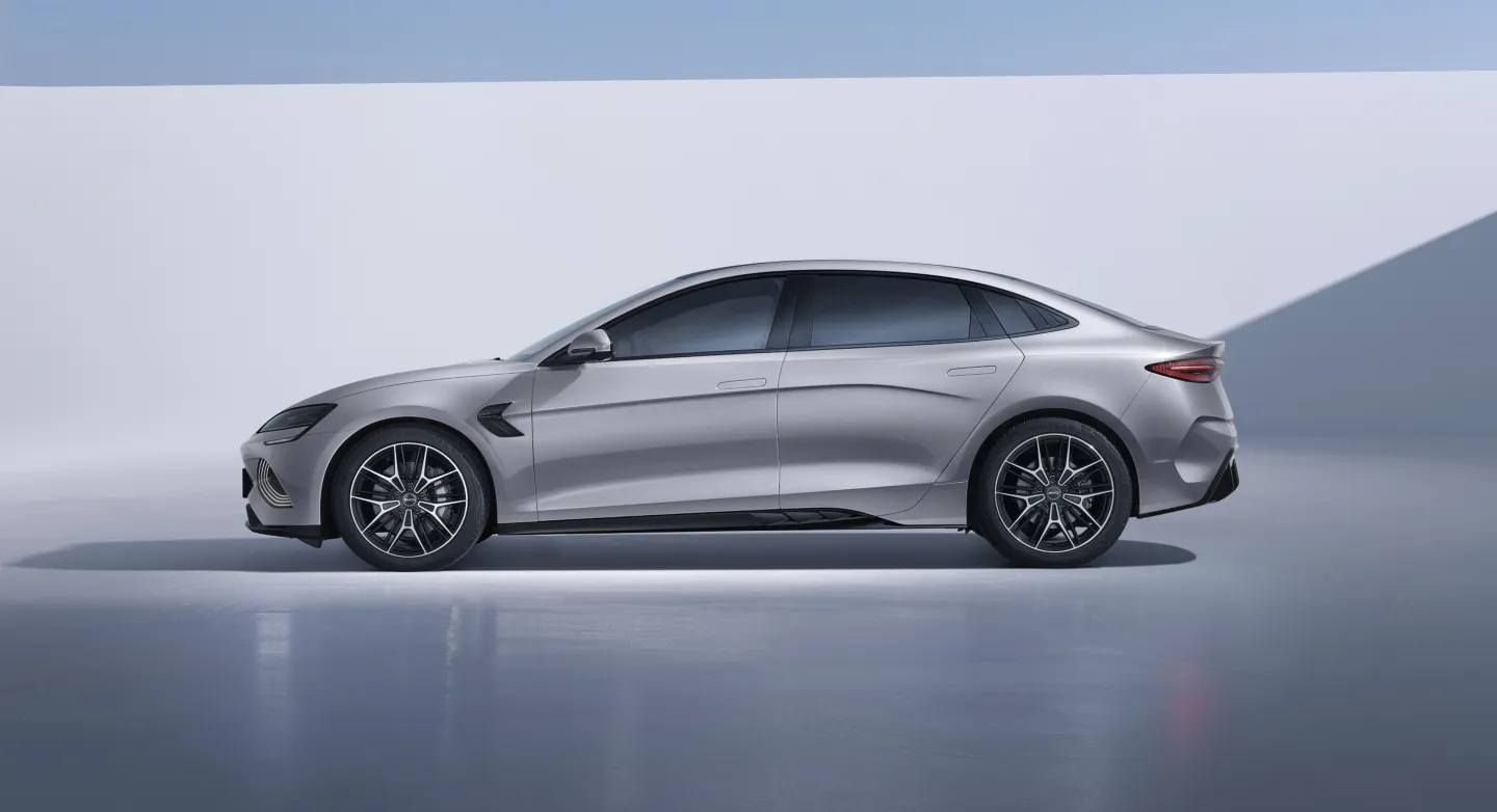 BYD Seal 2026 : profil gauche statique