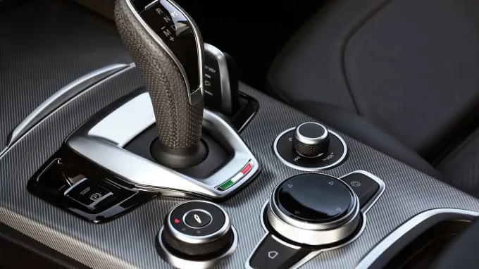 Alfa Romeo Stelvio : Console centrale