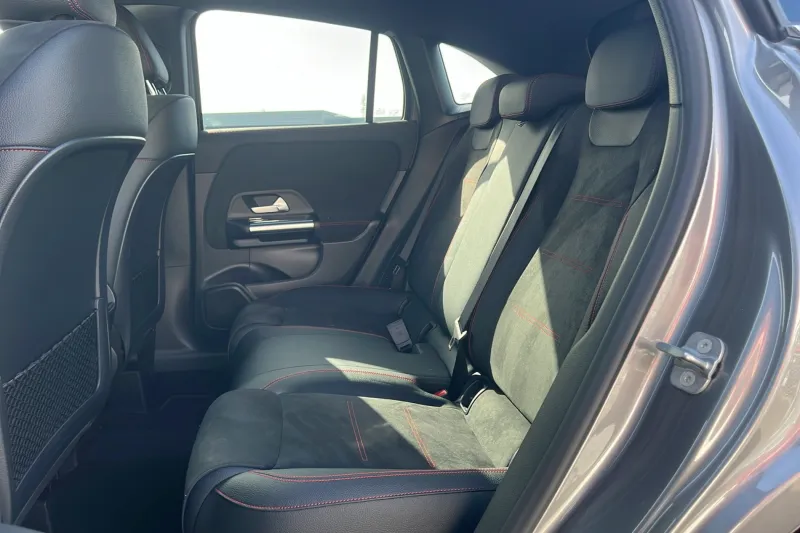 Image secondaire du véhicule 12