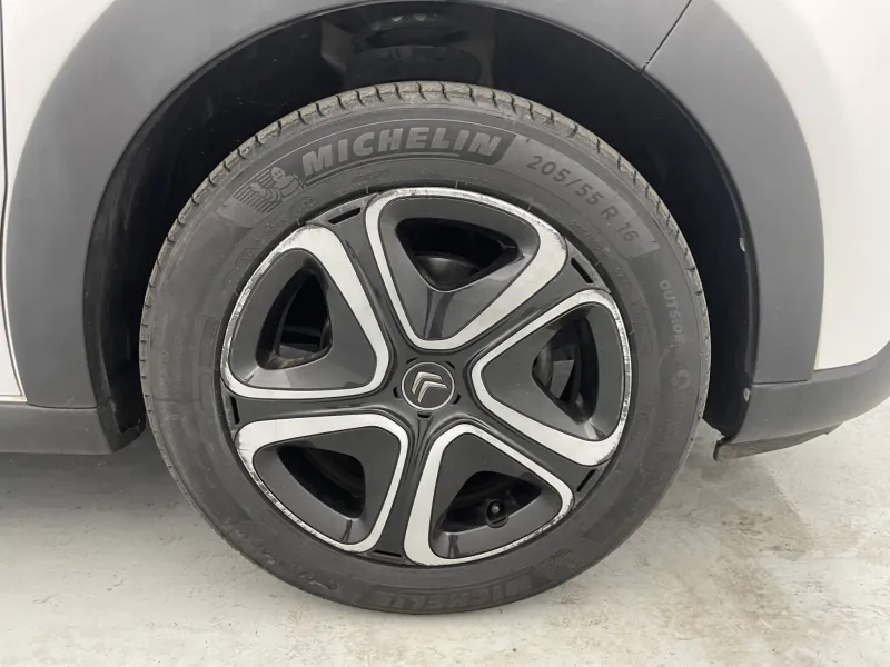 Image secondaire du véhicule 19