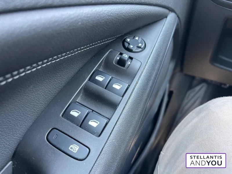 Image secondaire du véhicule 23