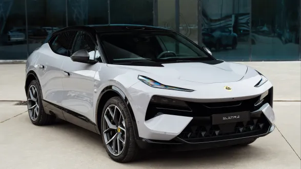 Lotus Eletre 3/4 avant